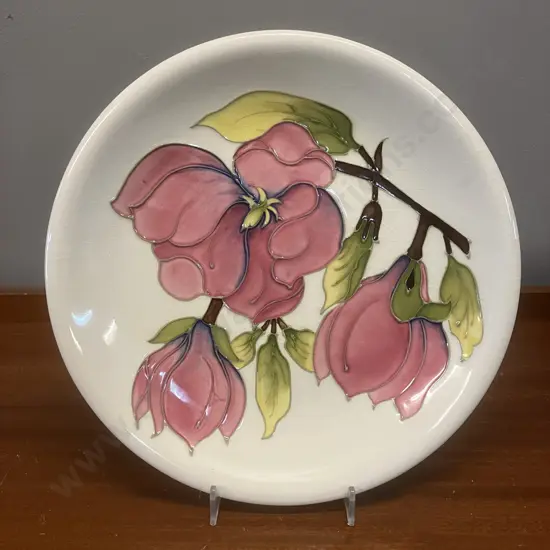 Moorcroft Pottery Magnolia Plate. Dia 26cm