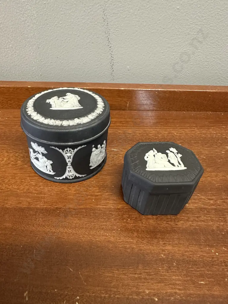 Wedgwood Jasperware Black Lidded Cigarette Jar & Rectangular Trinket Dish Image 1++