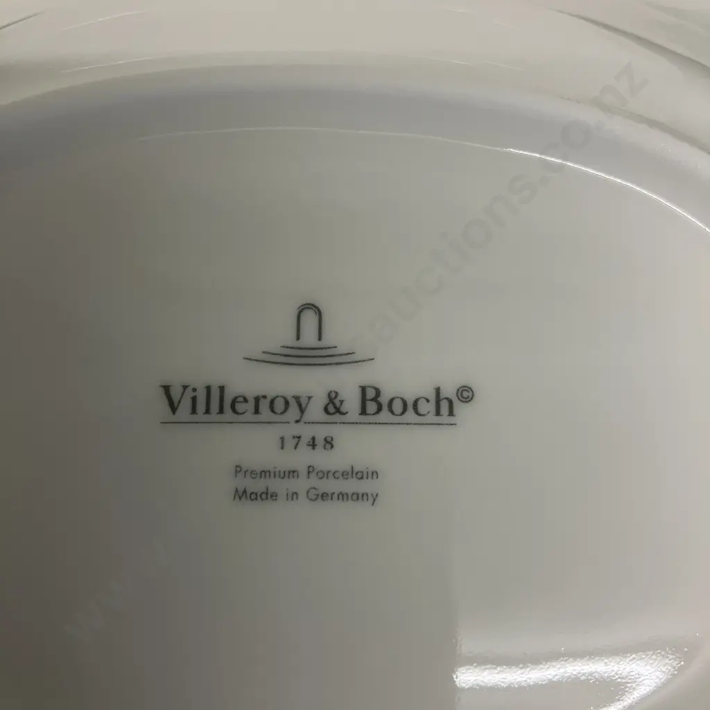 Villeroy & Boch Green Garland Dinnerware x 8 With a Large 32 x 26cm Serving Bowl Image 1++
