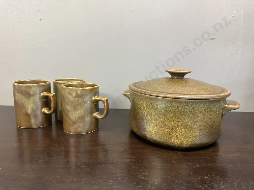 Temuka Lidded Casserole Dish & Coffee Mugs x3 Image 1++