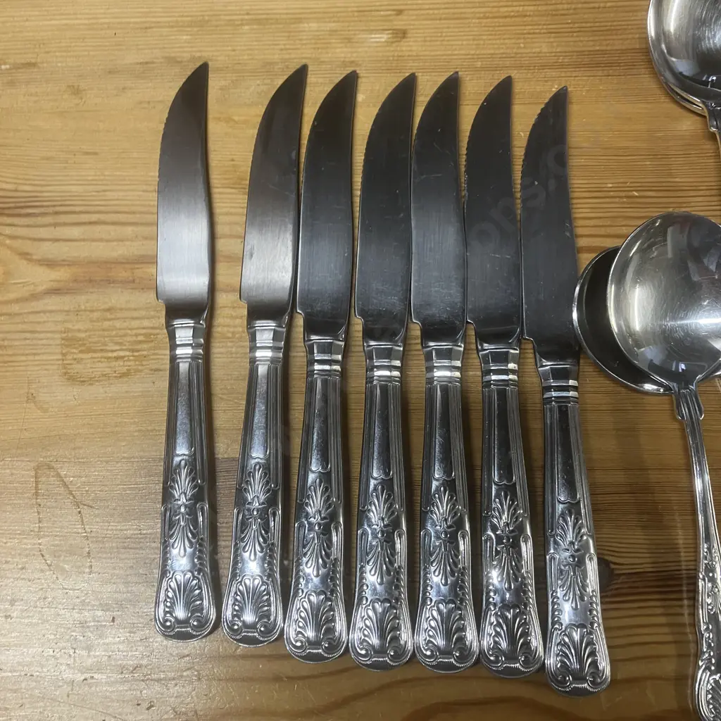 104 Pieces of Flatware Including Viners Kings Pattern Image 1++