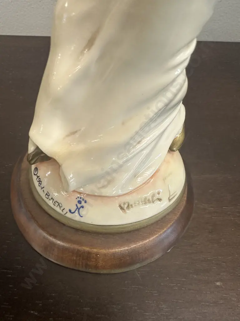 Porcelain Figurine Signed B. Merli Lady With Hat H21.5cm. Image 1++