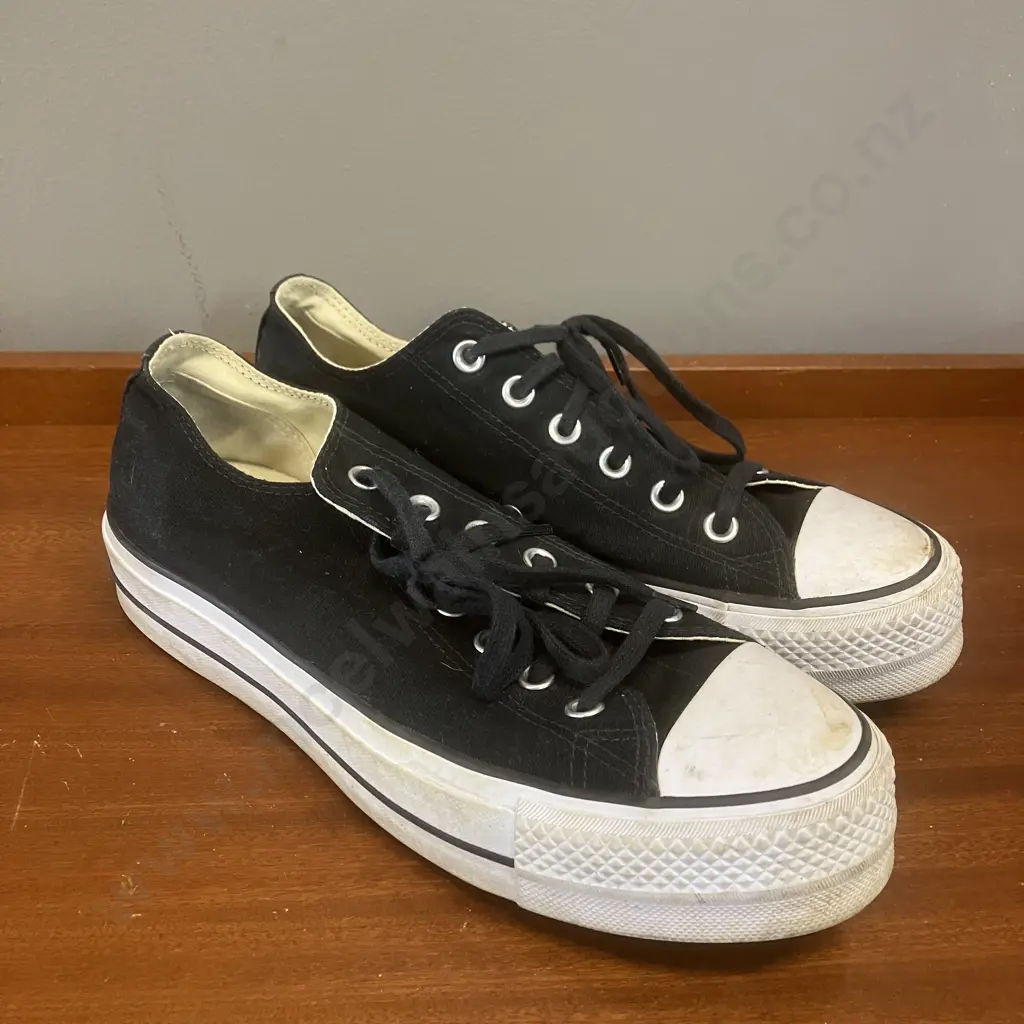 Converse Chuck Taylor All Star Unisex Low-top Sneakers Sz UK7 Image 1++