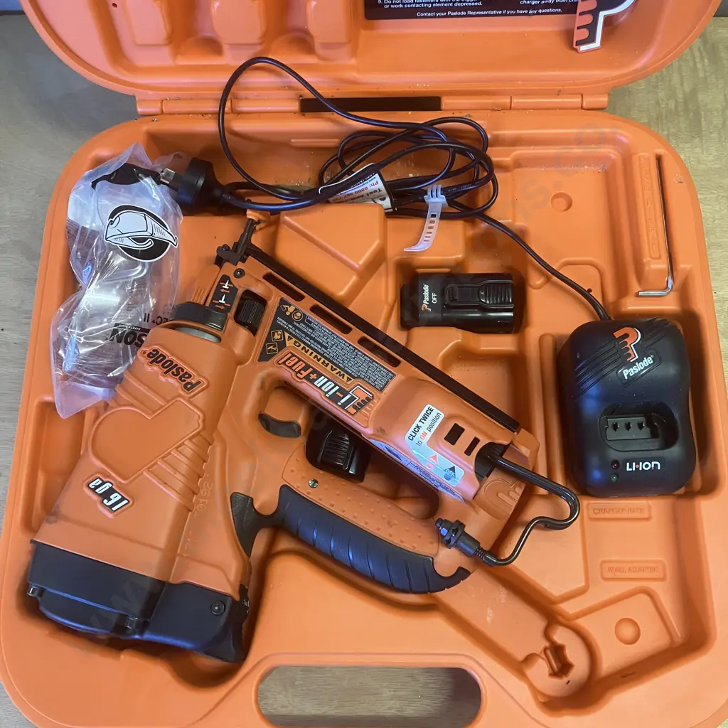 Paslode IM250A 16Ga Cordless Angled Finish Nailer, 2 x Batteries, Charger, Manual, Brads Etc In Moulded Case Image 1++