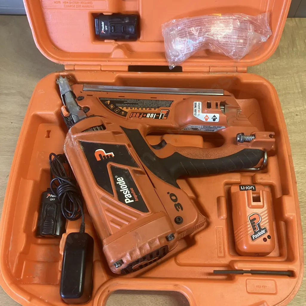 Paslode B20543 Impulse FrameMaster-Li 30 Degree Framing Nailer, 2 x Batteries, Charger, Manual, In Moulded Case Image 1++