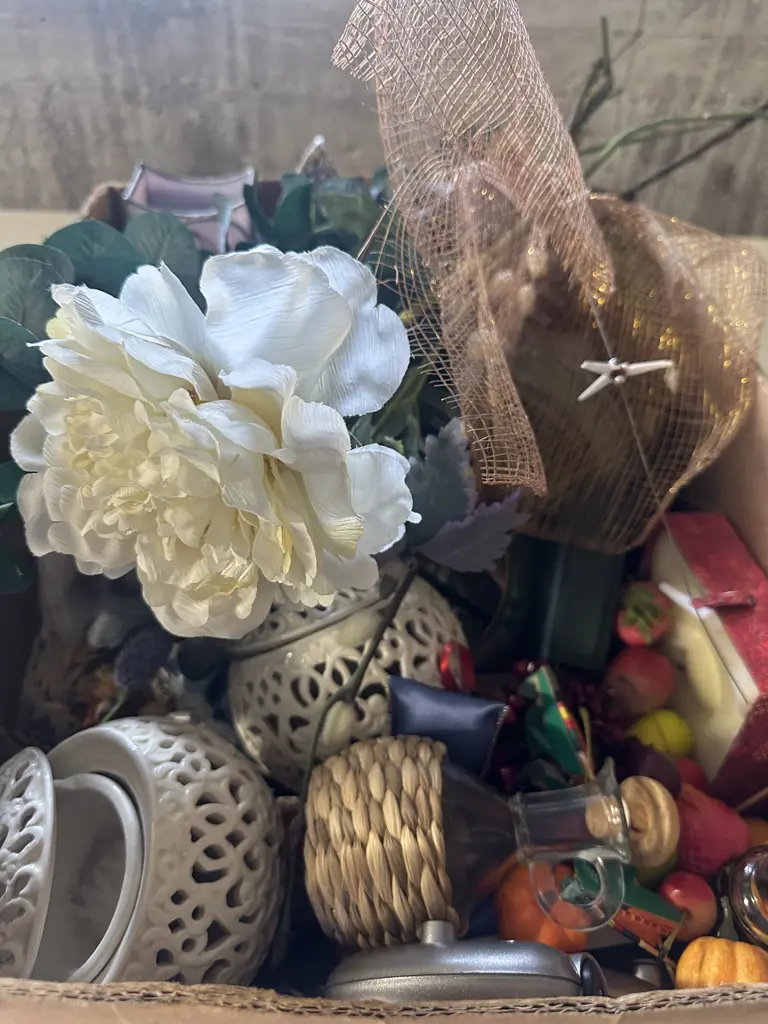 Assorted Vintage Items Including Coasters, Artificial Flowers Etc Image 1++