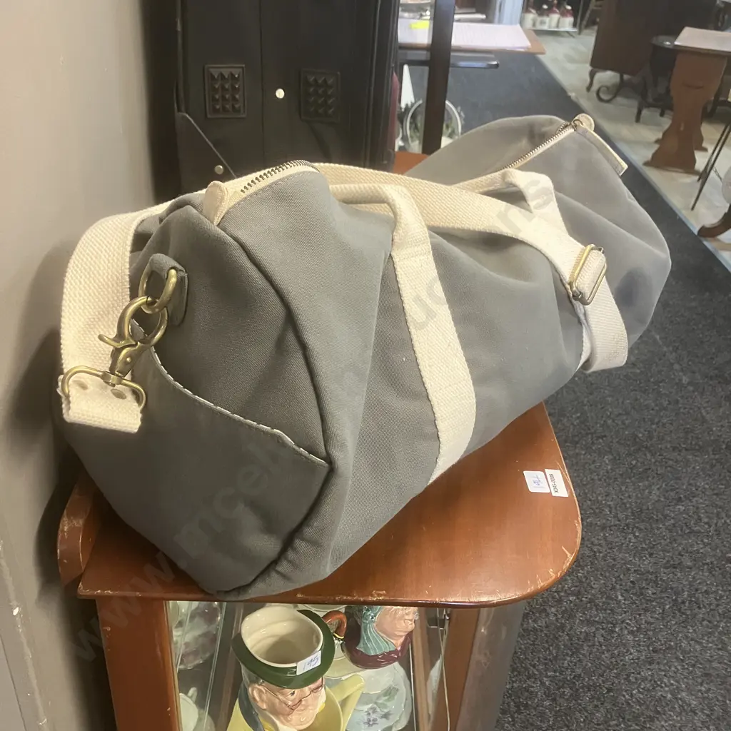 Intrepid Rolling Luggage 56cm Burgundy With duffle&co Duffle Bag Image 1++