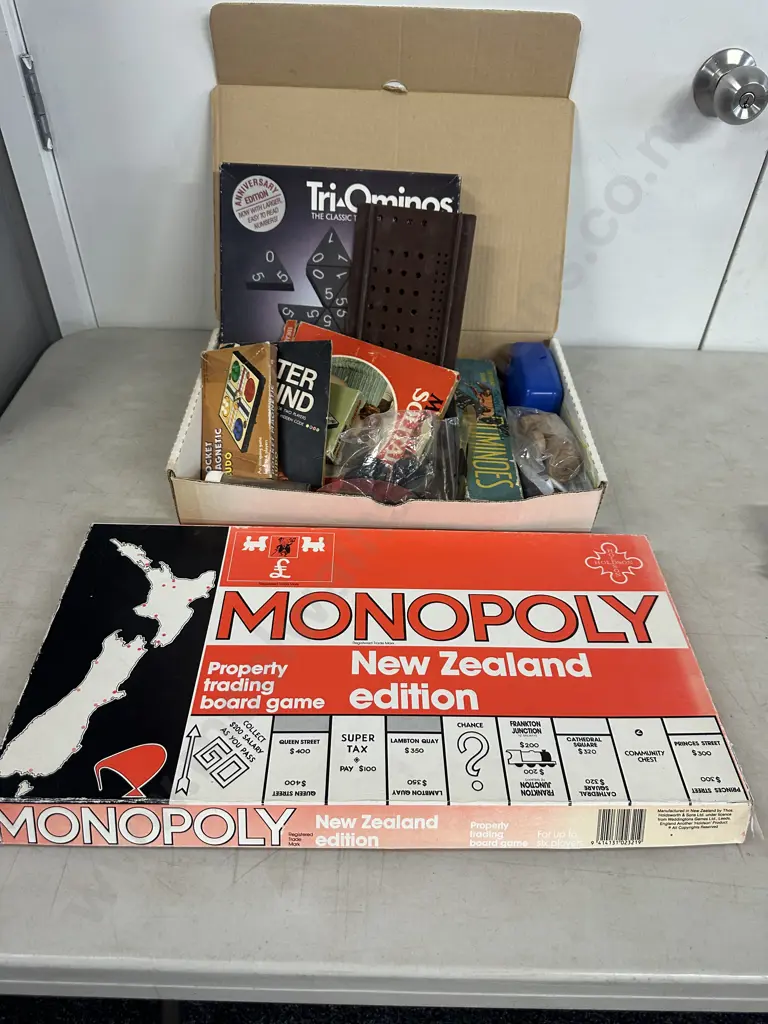 Vintage Game Including Monopoly, Dominos Etc Image 1++