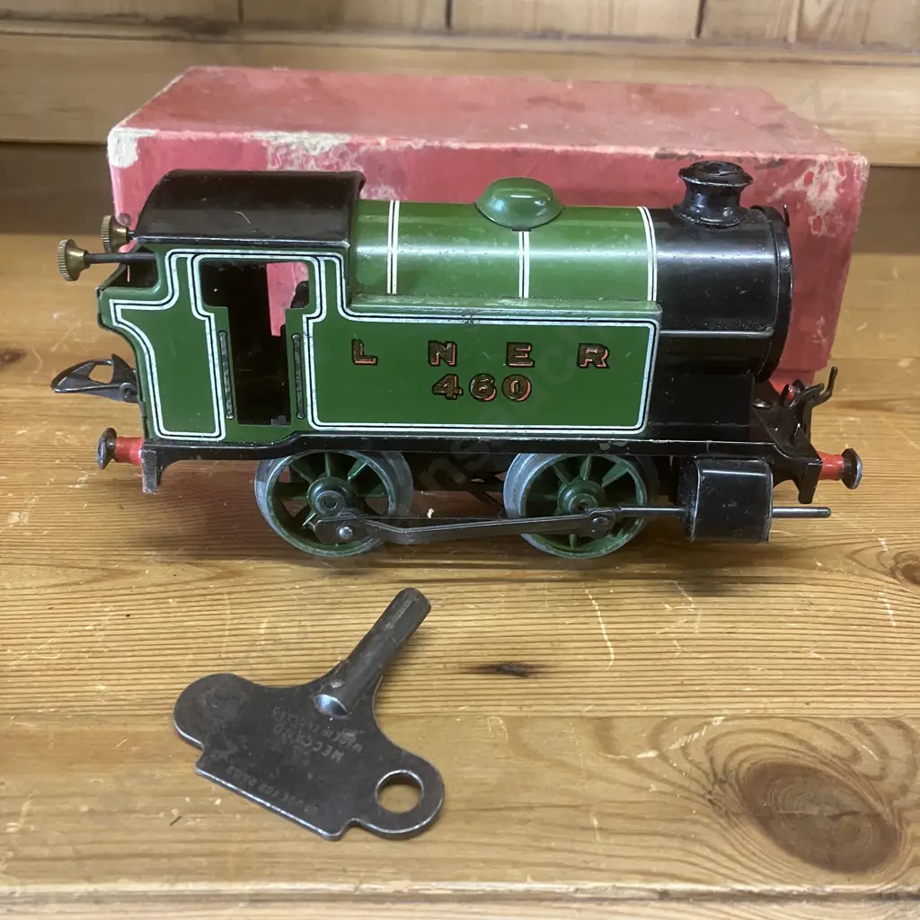 Hornby 1950s O Gauge Clockwork  No.101 'LNER 460' Green Tank Loco (Reversing) With Key,  Assorted Carriages & Rail Track Image 1++