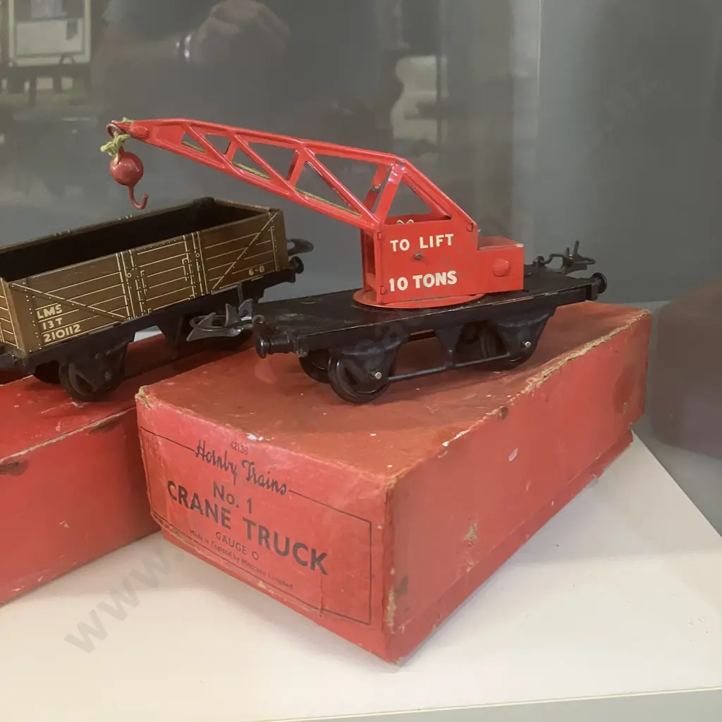 Hornby 1950s O Gauge Clockwork  No.101 'LNER 460' Green Tank Loco (Reversing) With Key,  Assorted Carriages & Rail Track Image 1++
