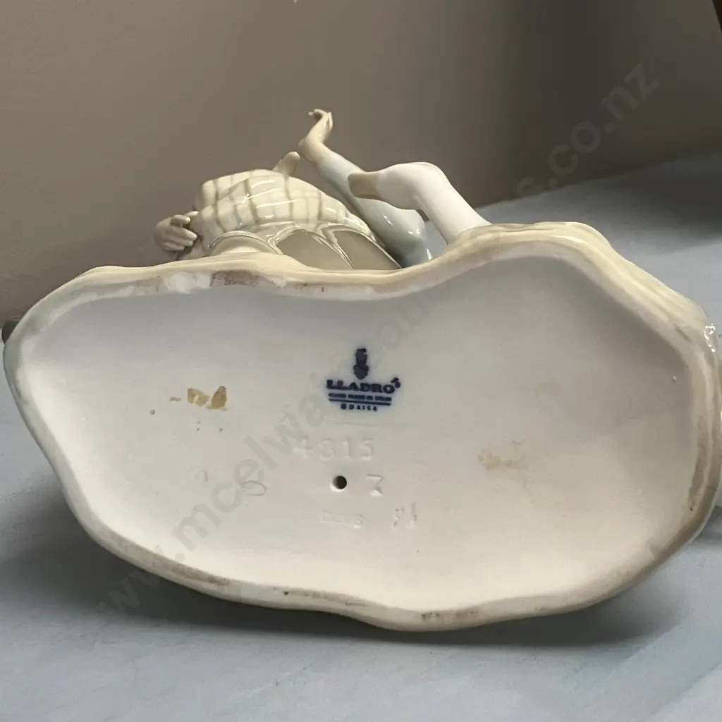 Lladro "Girl With Goose" Porcelain Figurine  #4815, Issued 1972 Retired 1991. H31.5cm Image 1++