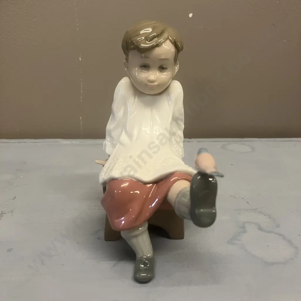 Lladro "Talk To Me" Porcelain Figurine  #5987, Issued 1993 Retired 1998. 13 x 12cm Image 1++