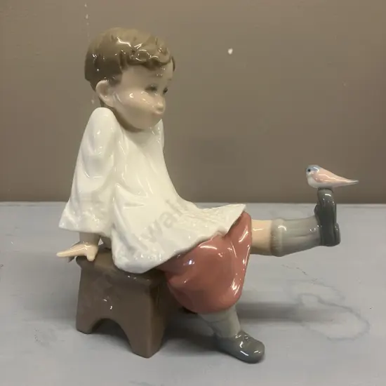 Lladro "Talk To Me" Porcelain Figurine  #5987, Issued 1993 Retired 1998. 13 x 12cm