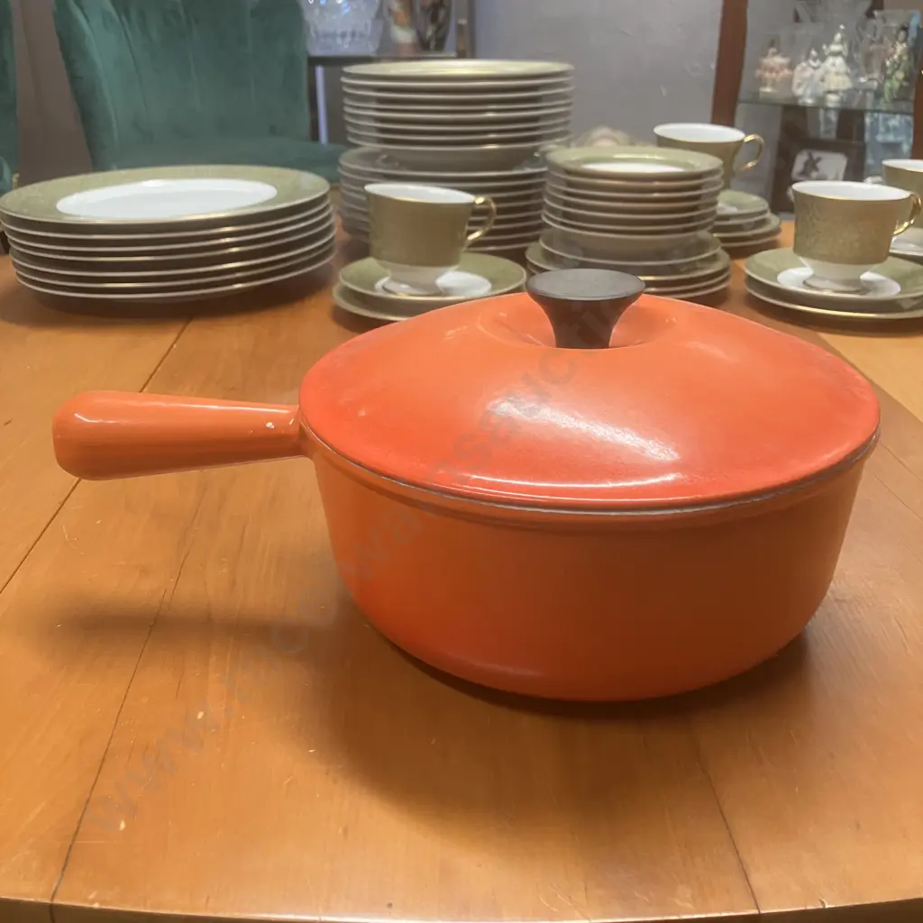 Le Creuset Cast Iron Saucepan with Round Iron Handle, Volcanic Flame, 22cm / 3.3L, France Image 1++