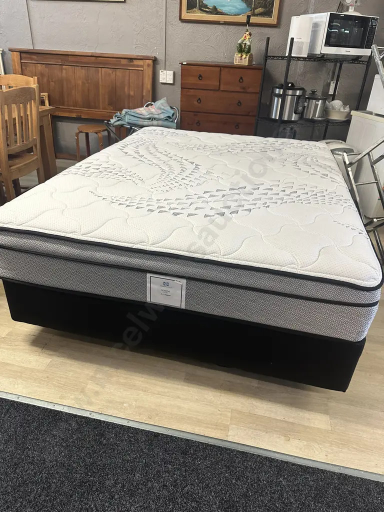 Sealy Correct Comfort Serene Plush Queen Size Mattress & Base. 150 x 203cm Image 1++