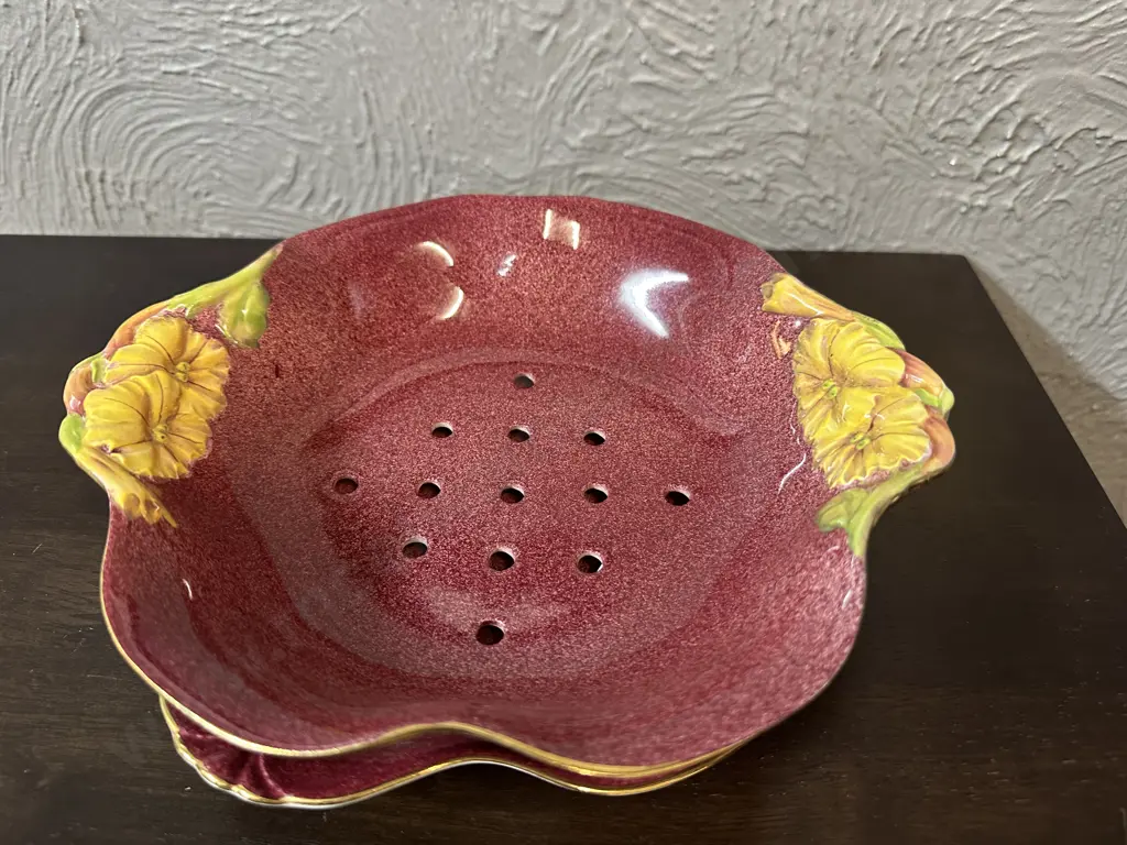 Royal Winton Grimwades Petunia Pink Ceramic Draining Bowl Image 1++