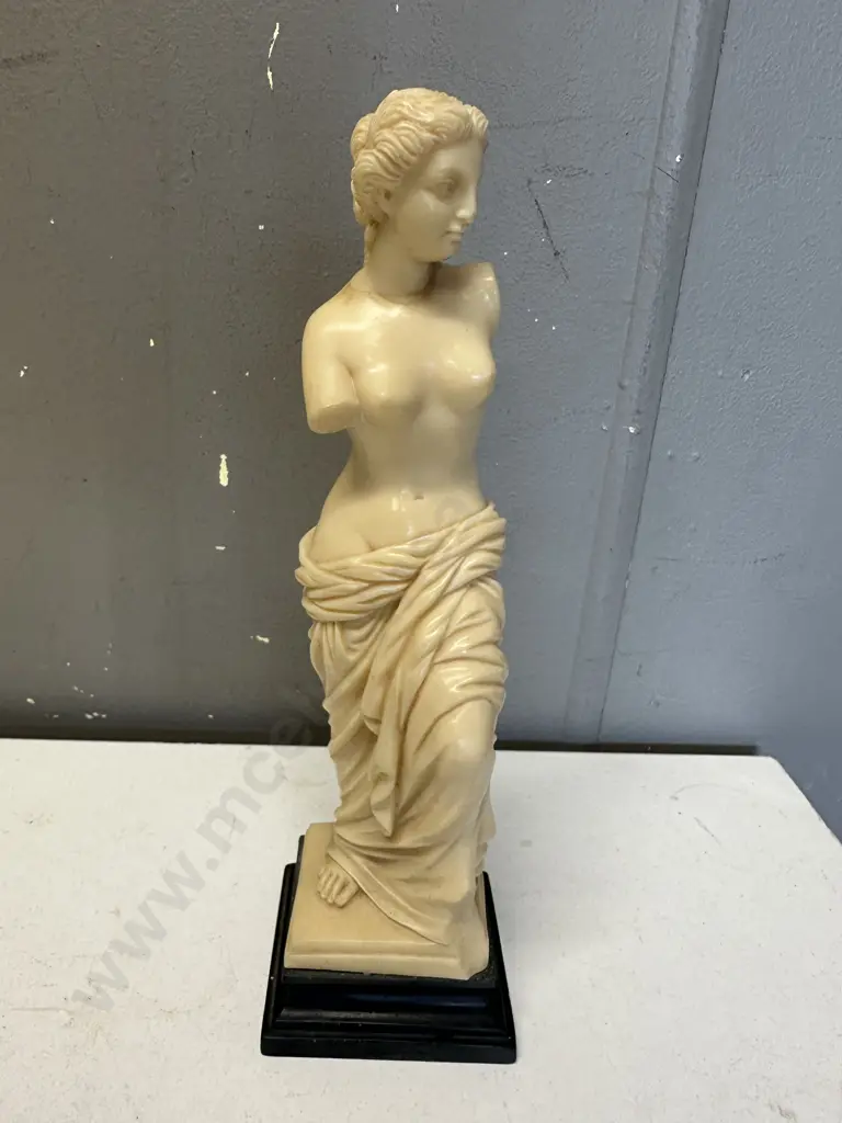 Mid Century Venus de Milo Reproduction Figurine H26cm. Image 1++