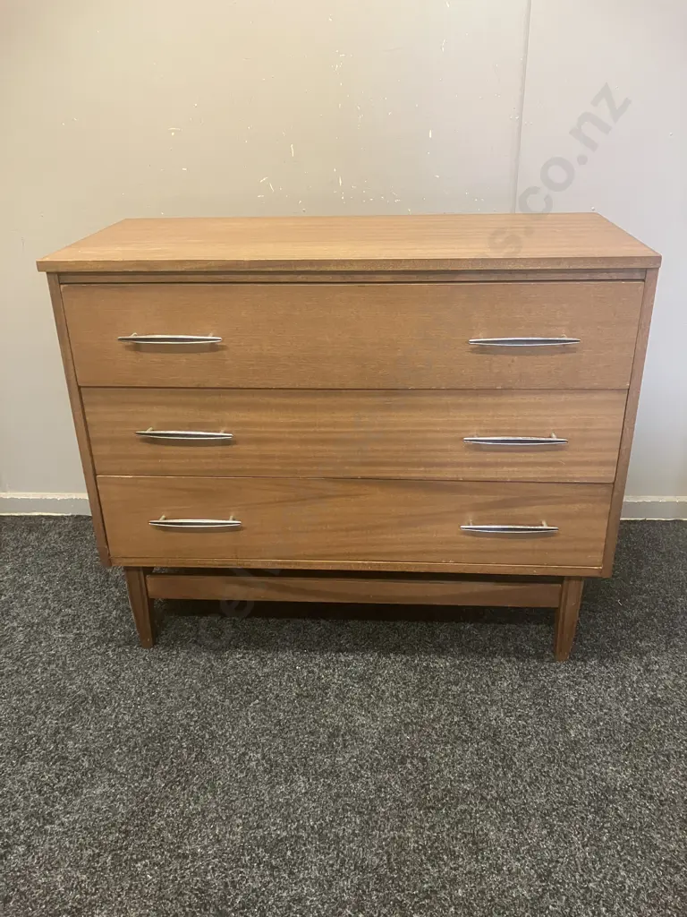Three Drawer Chest of Drawers. H74 W88.5 D39.5cm Image 1++