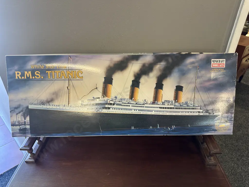 1=350 Scale White Stalrine R.M>S. Titanic Mini Craft Model Kit (Started) Image 1++