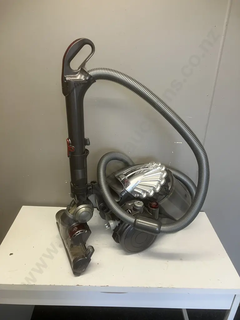 Dyson CD23 Vacuum Cleaner & Fittings Image 1++