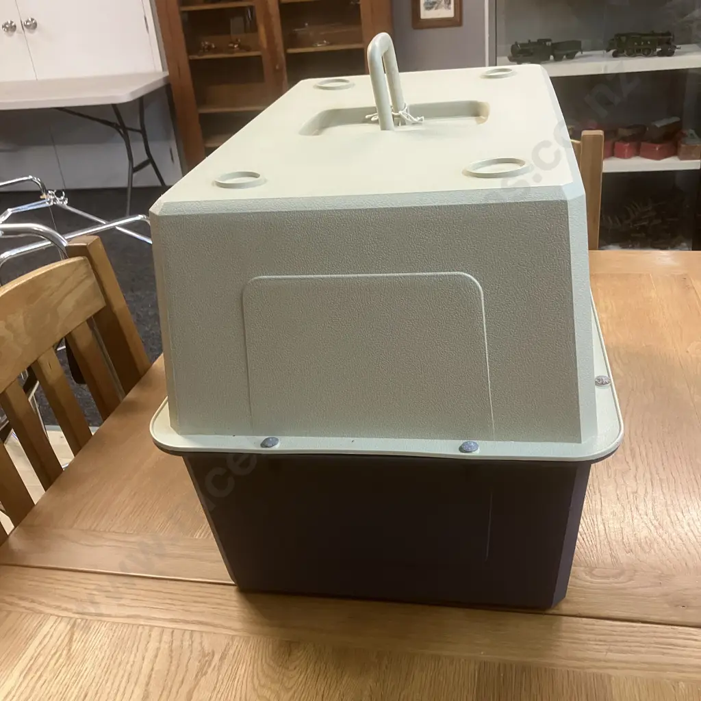 Pet Carry Cage. H40 W60 D38cm Image 1++