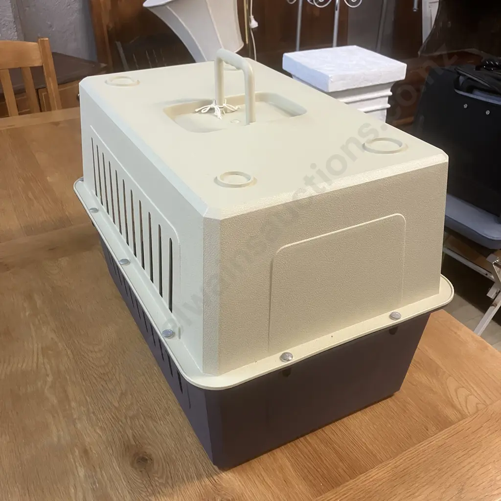 Pet Carry Cage. H40 W60 D38cm Image 1++