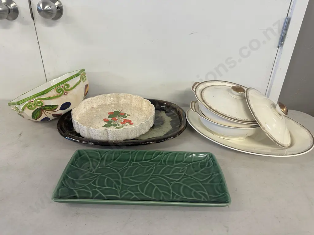 Pottery & China Items Including Maxwell Willams, Alfred Meakin Etc Image 1++