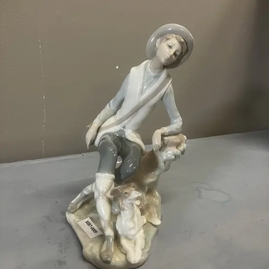 Lladro "Shepherd Boy With Dog" Porcelain Figurine #5951, Issued 1969 Retired 1985. 21 x 17cmcm