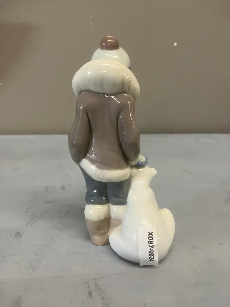 Lladro Figurine "Eskimo Boy With Pet" Porcelain Figurine #5238, Issued 1984 Retired 2017. H14.5cm Image 1++