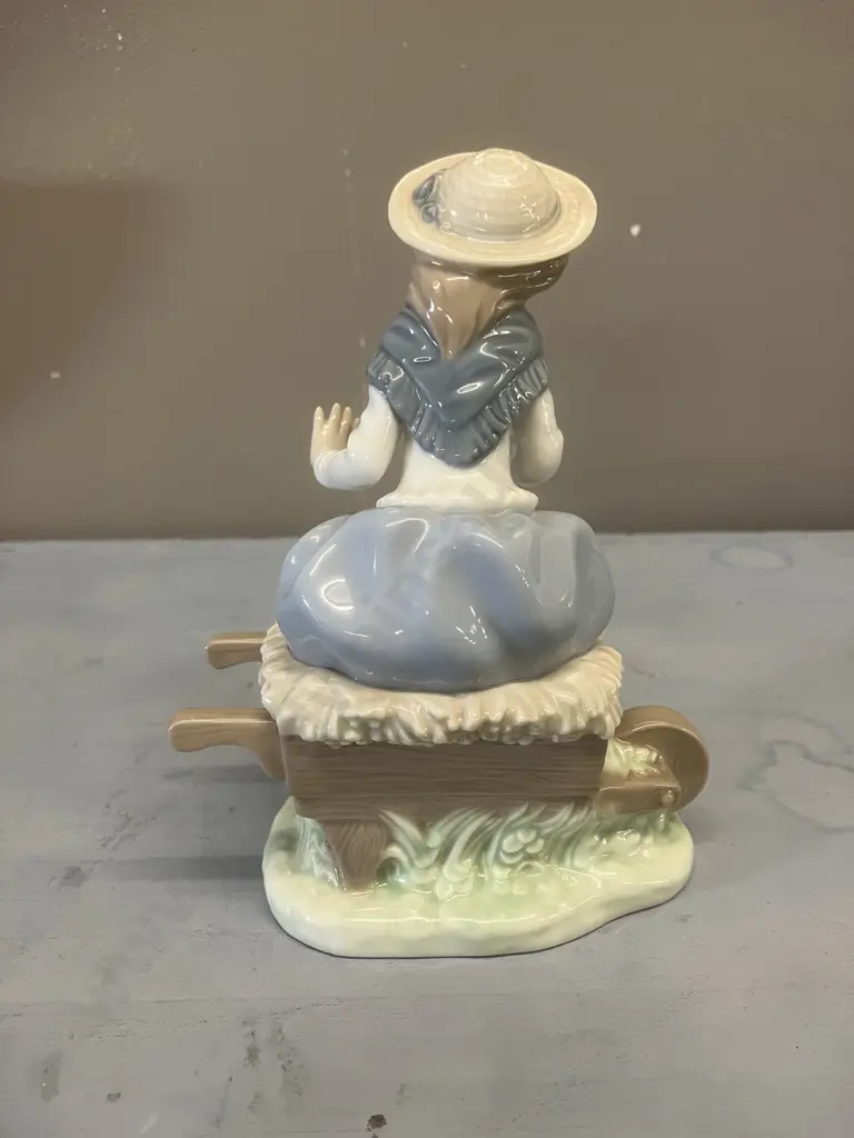 Nao by Lladro "Friendly Advice" Porcelain Figurine #1106 Dated 1989. 17.5 x 14cm Image 1++