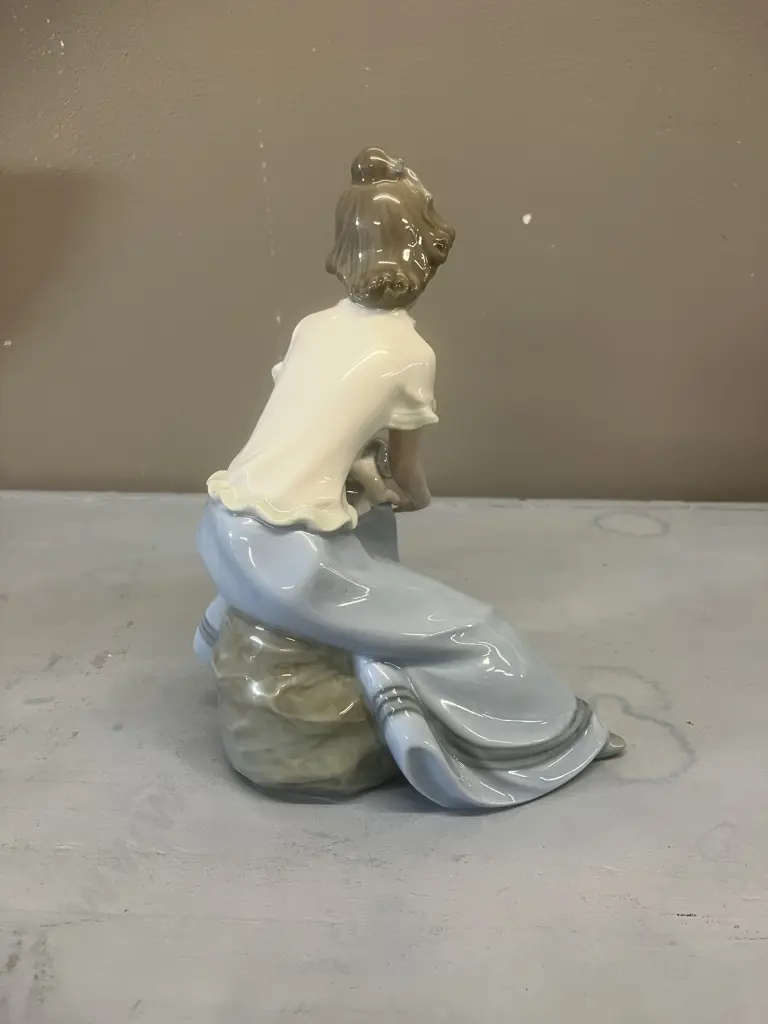 Nao by Lladro "Playmates" Porcelain Figurine #1011, 1986. 17.5 x 14cm Image 1++