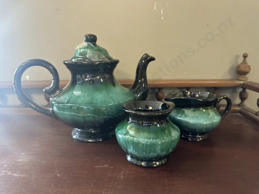 Blue Mountain Pottery Including Teapot, Creamer & Sugar Bowl. Image 1++