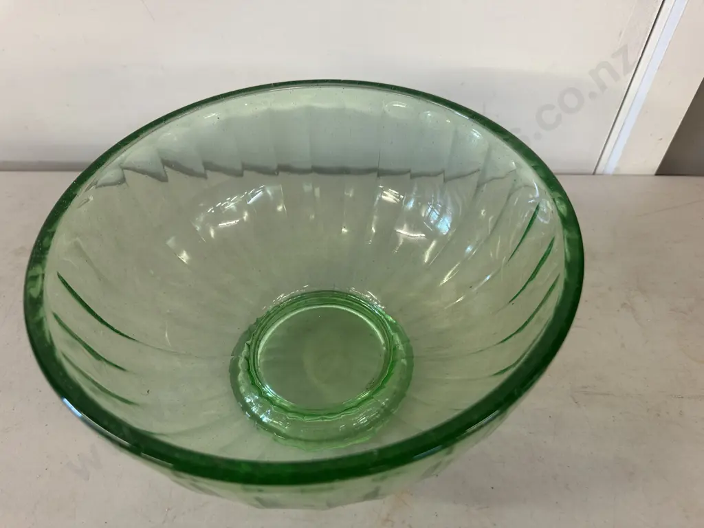 Vintage Green Footed  Depression Glass Bowl Ribbed Detail Image 1++