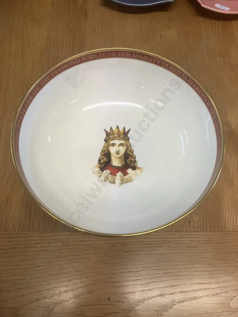 Large rare Royal Worcester Queen Elizabeth II Diamond Jubilee Commemorative Limited Edition Bowl. 8 x 23cm. Image 1++