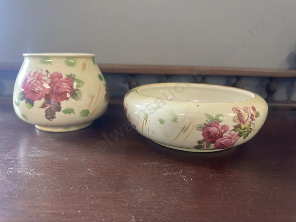 Hanley Planter/Vase & Round Bowl Image 1++