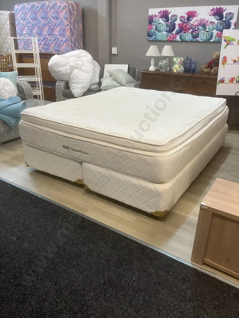 Simmons Remembrance King Size Mattress & Split-Base Image 1++