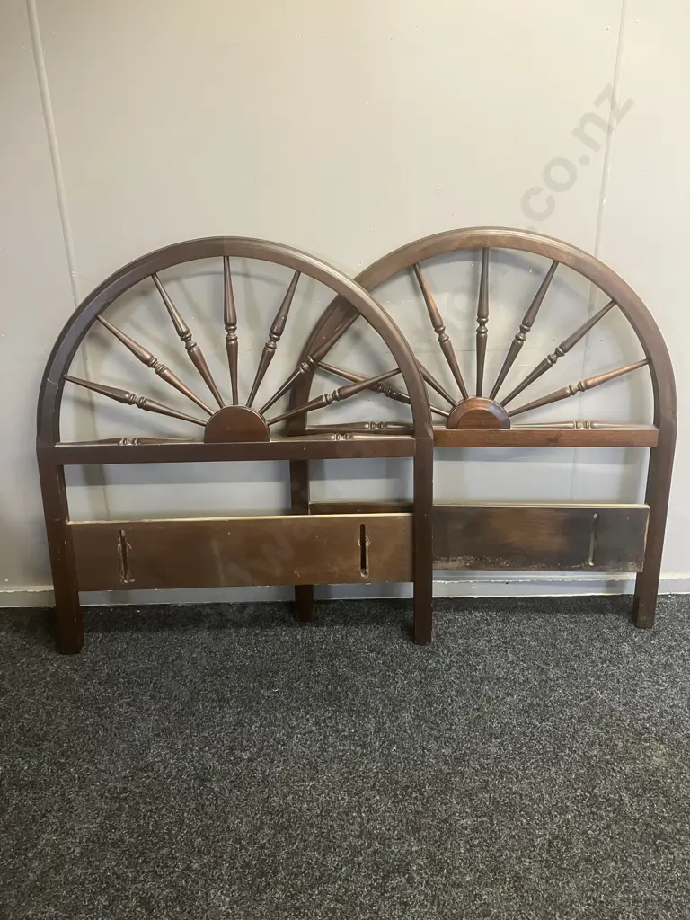 Pair of Wooden Wagon Wheel Headboards. 99 x 92.5cm Image 1++