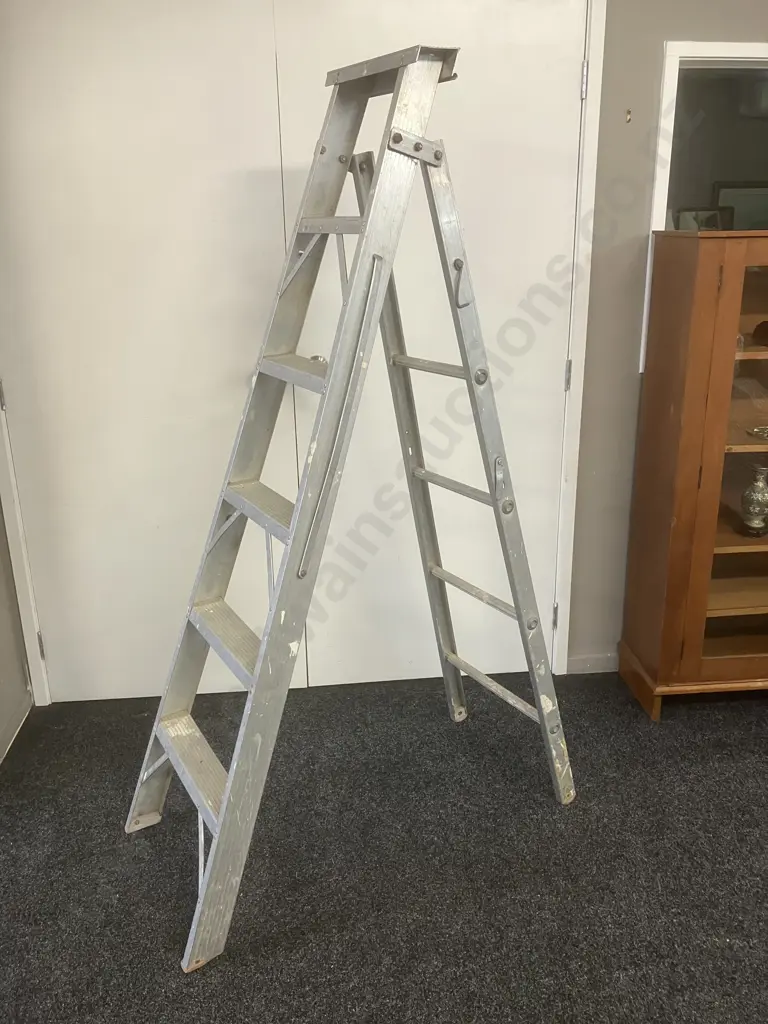 Aluminum Combination Step Extension Ladder, 5 Step, 1.84 - 3.30 Image 1++