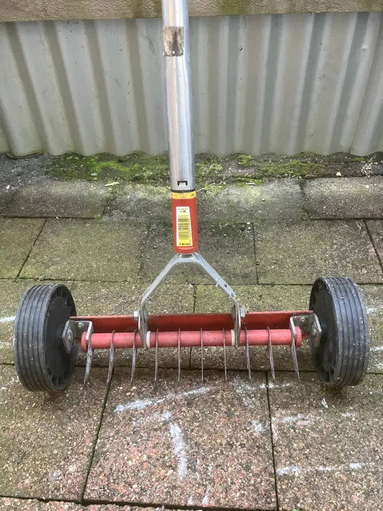 WOLF-Garten Roller Scarifying Rake UR-M3 With WOLF-Garten Wooden Multi-Star® Handle Image 1++