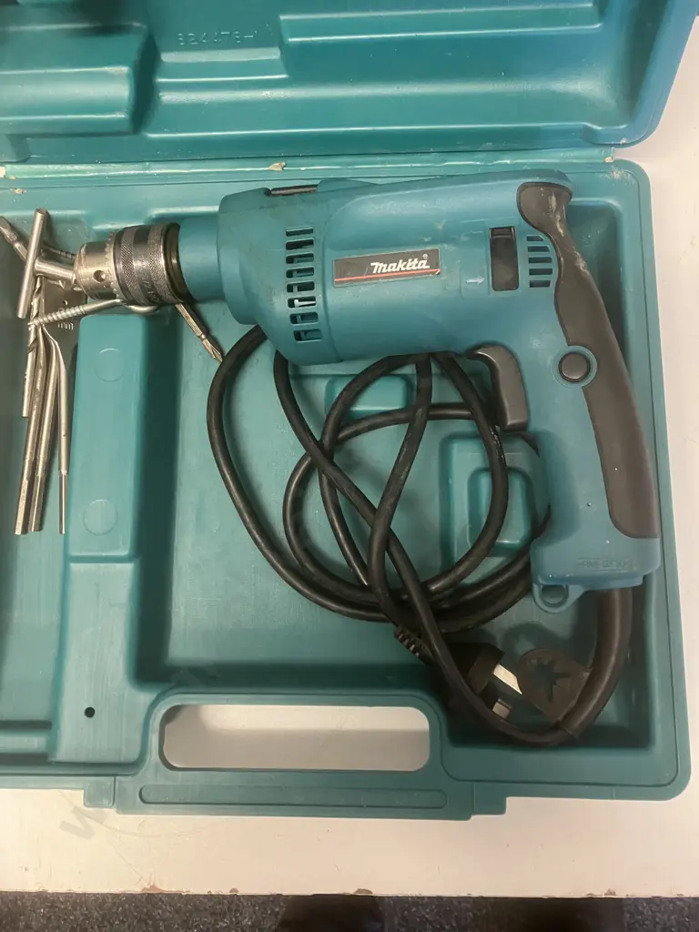 Makita Hammer Drill HP1620F 650 Watts In Case Image 1++
