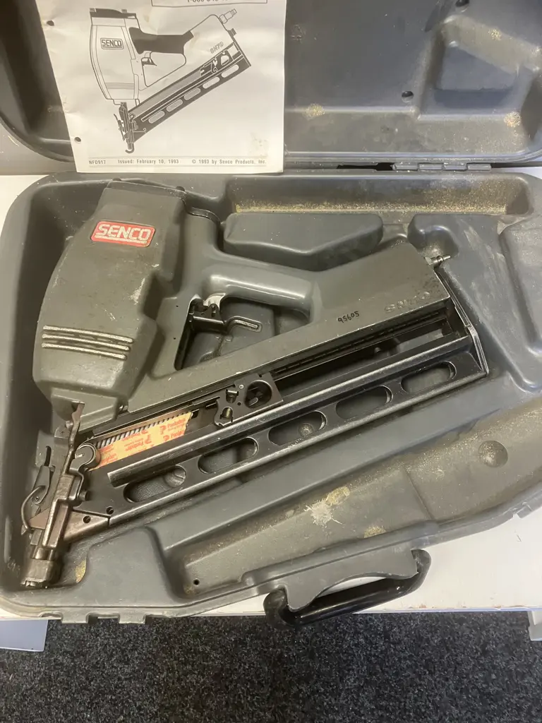 SENCO SN70 Clipped Head Framing Nailer, Air Operated In Case With Manual Image 1++