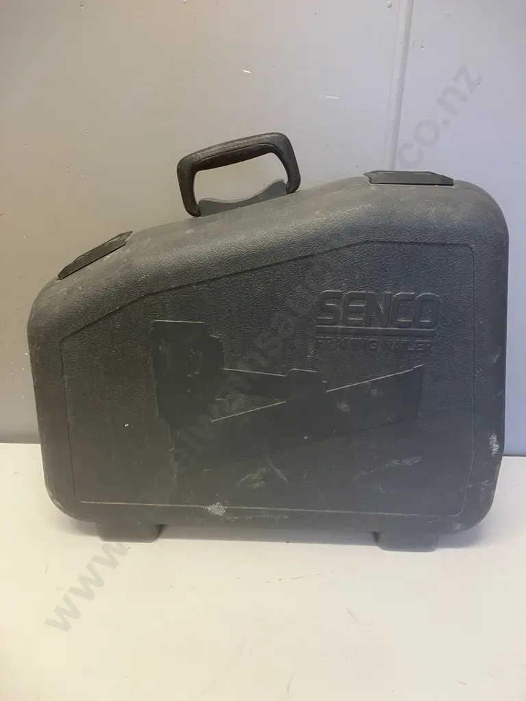 SENCO SN70 Clipped Head Framing Nailer, Air Operated In Case With Manual Image 1++