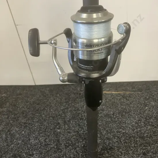 Shimano Baitrunner 8000OC Spinning Reel With Shimano Lipstix Spin 661 6-10Kg Rod