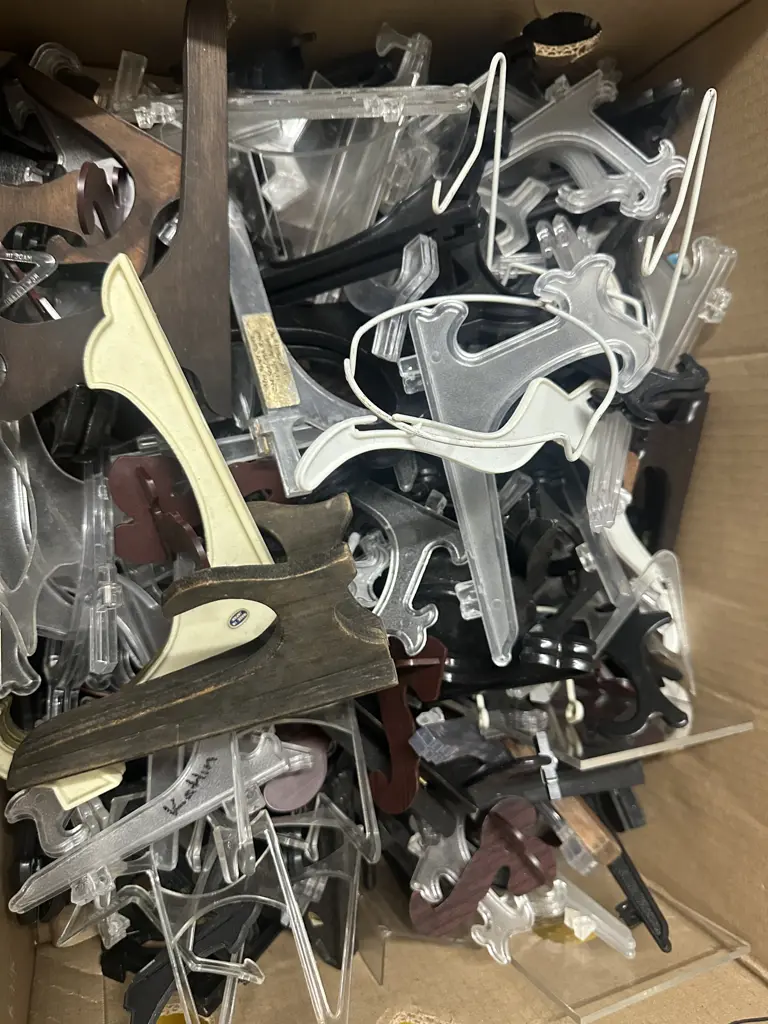 Box Lot Assorted Plate Stands Image 1++