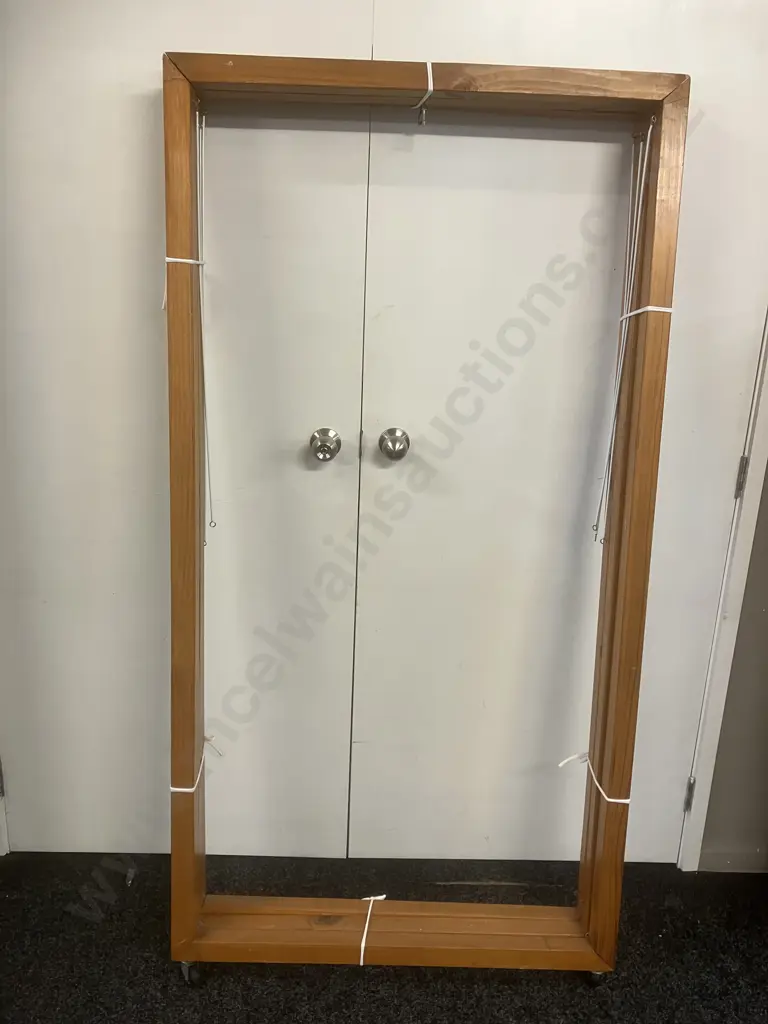 Pine 3 Panel Dividing / Privacy Screen Frame, Mobile. 176.5 x 89cm Image 1++