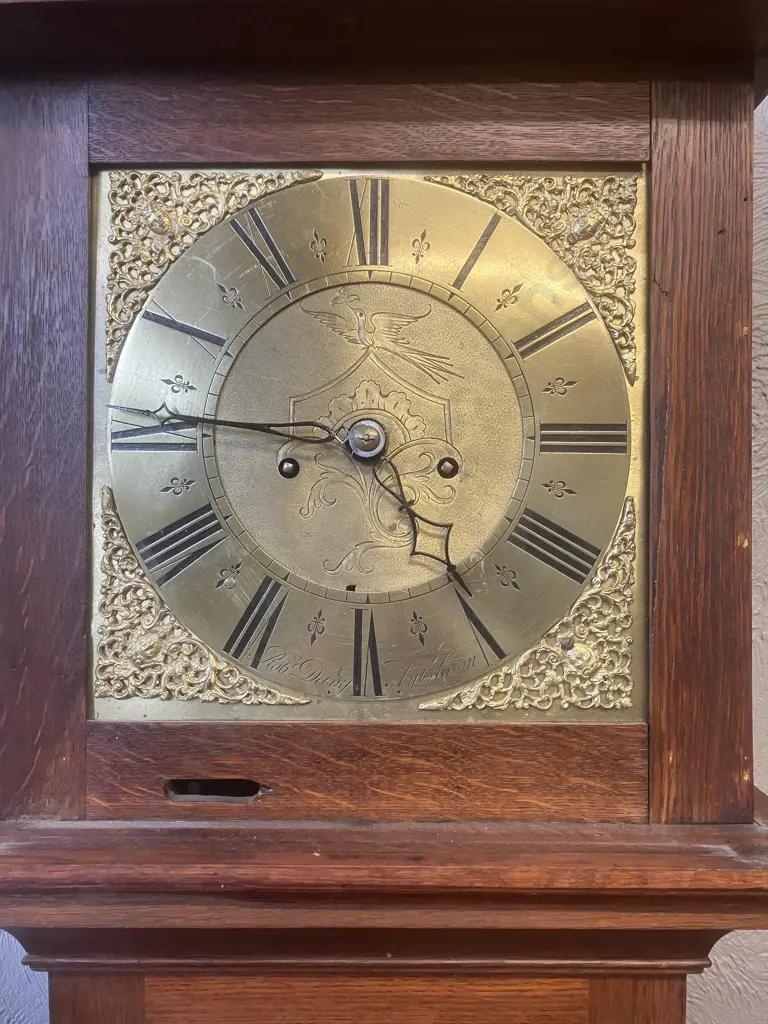 Robt Davy, Aylsham: George III Period Carved Oak Longcase Clock. Has a Carved Mouse On The Side of The Case Image 1++