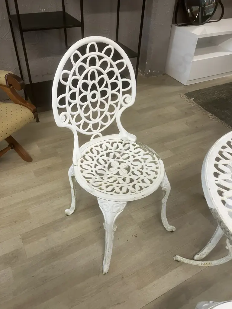 Ornate White Cast Aluminium Outdoor Setting Table & Four Chairs 66.5 x 60cm Image 1++