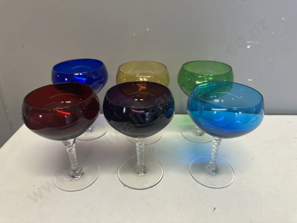 Six Vintage Air Twist Stemmed Wine Glasses Image 1++