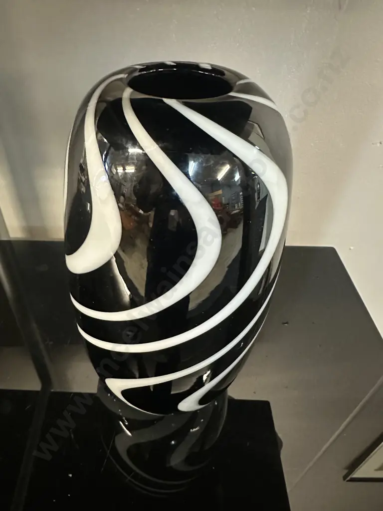 Blown Art Glass Black & Swirl H25.5 Image 1++