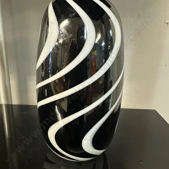 Blown Art Glass Black & Swirl H25.5